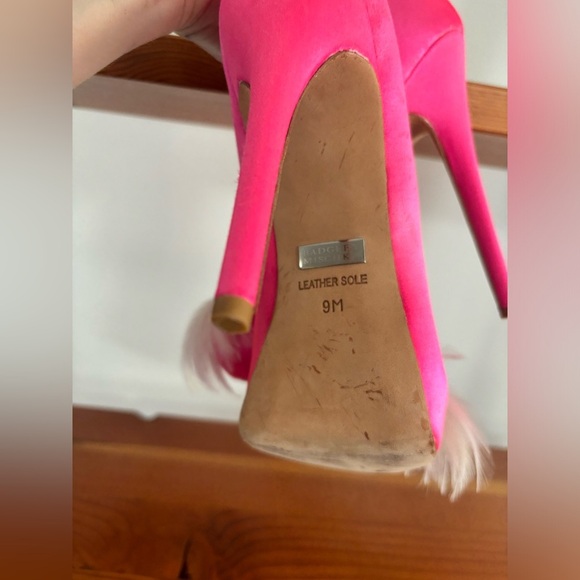 Badgley Mischka Hot Pink Feather Stiletto Heels women’s size 9 - Picture 3 of 11